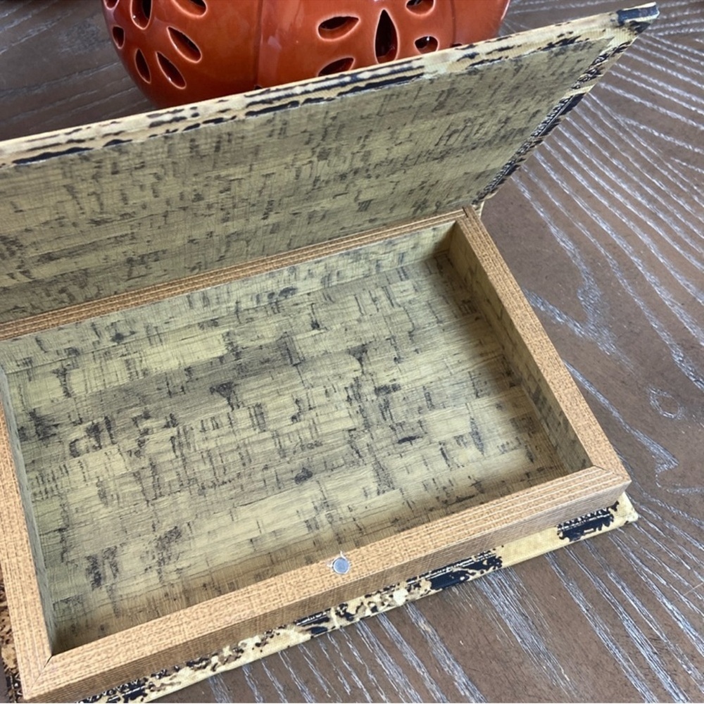 Vintage Inspired Halloween Salem Gothic Witch Spell Potion Faux Book Box NEW - Picture 6 of 6